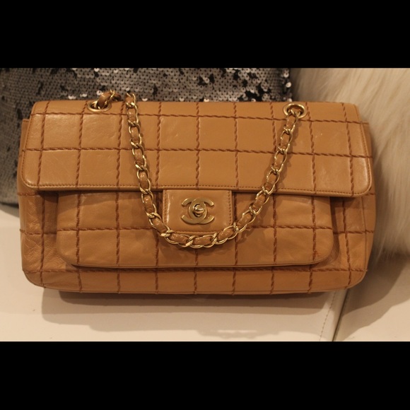 CHANEL SQUARE QUILT FLAP BAG - Picture 2 of 8